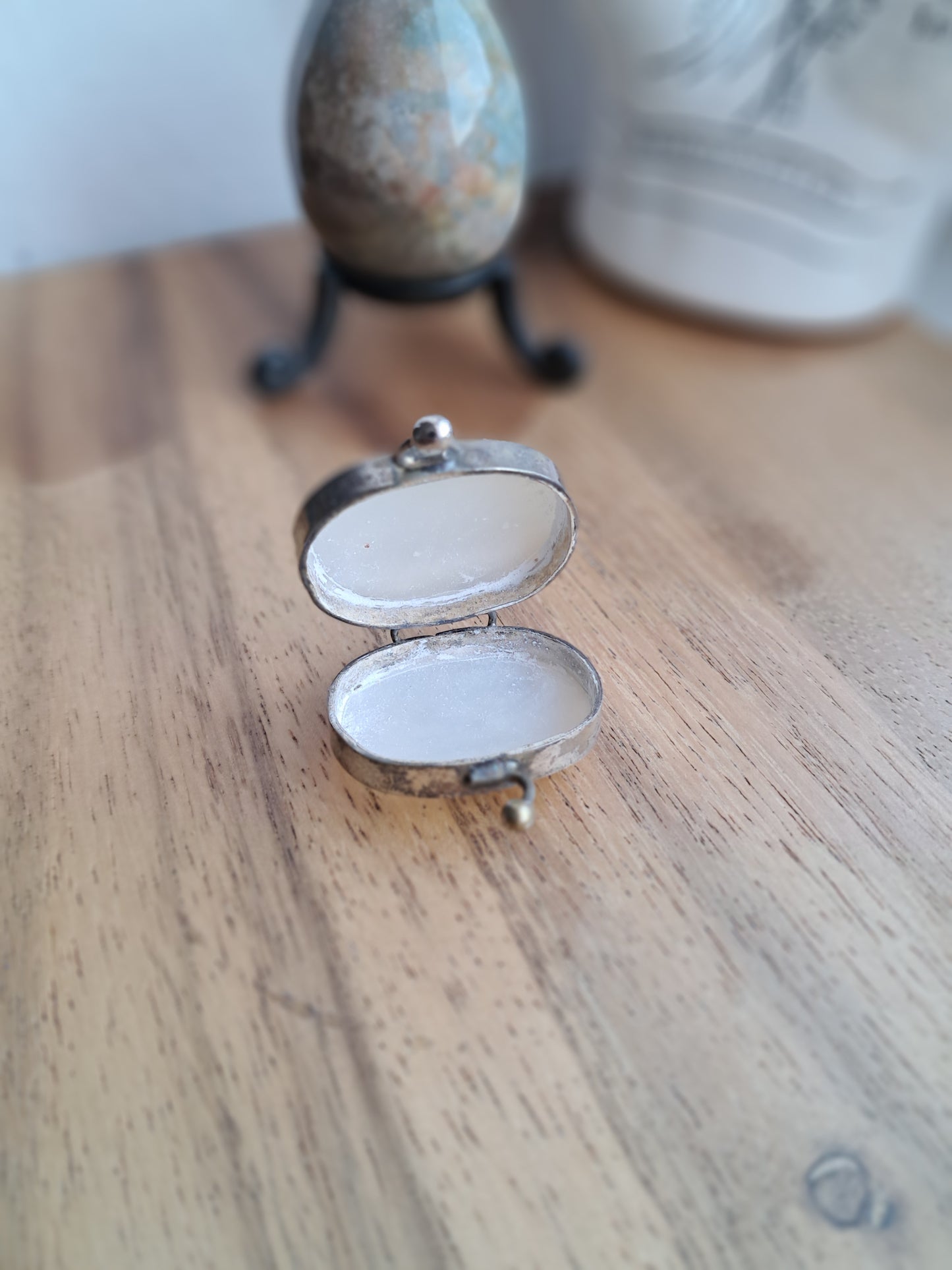 Vintage Mother of pearl Pill/Trinket box