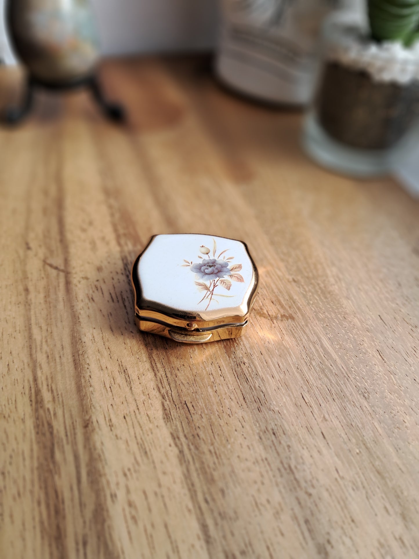 Vintage Trinkets/pill box